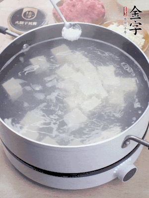 金字火腿上方120g切薄片。